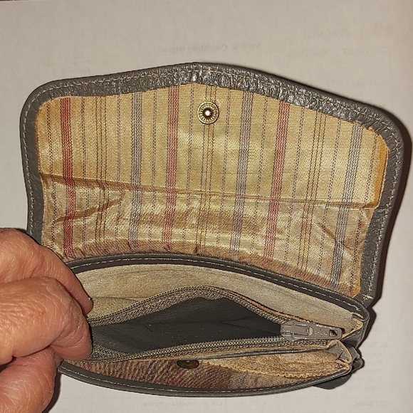 Buxton Grey Leather Card Holder - Picture 6 of 6